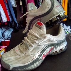 Sz.9 ladies NIKE Reax Run 5's